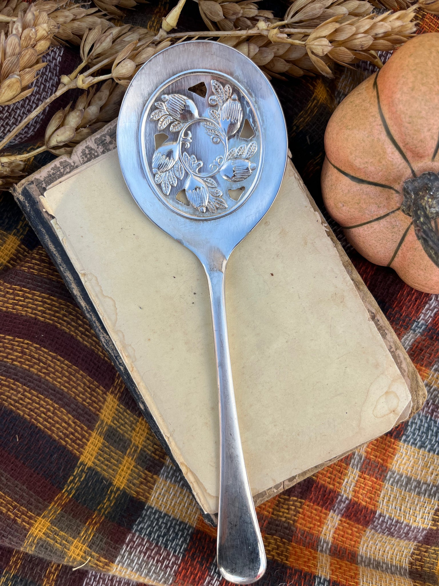 Vintage Tomato Server NO STAMP
